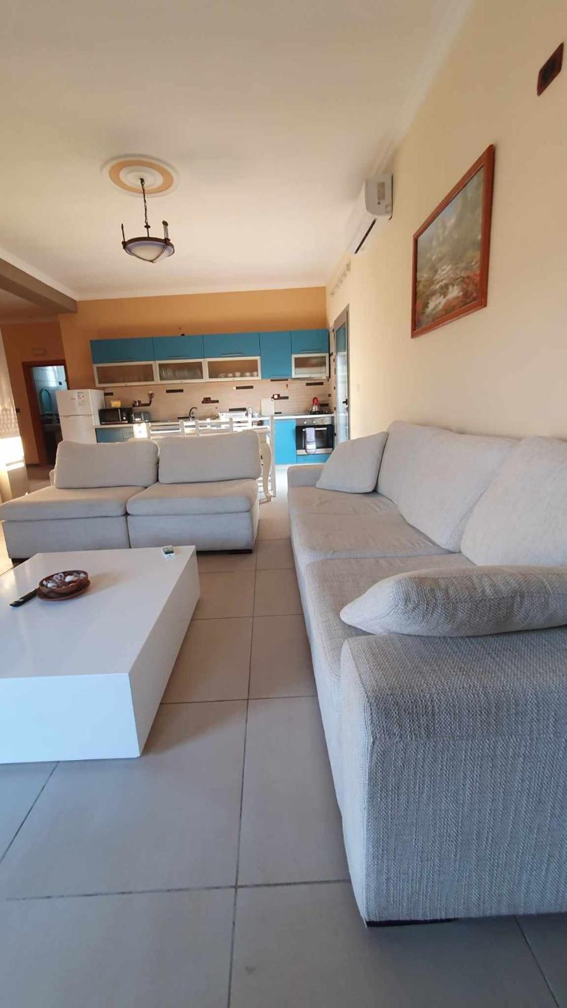Licenji Apartment *